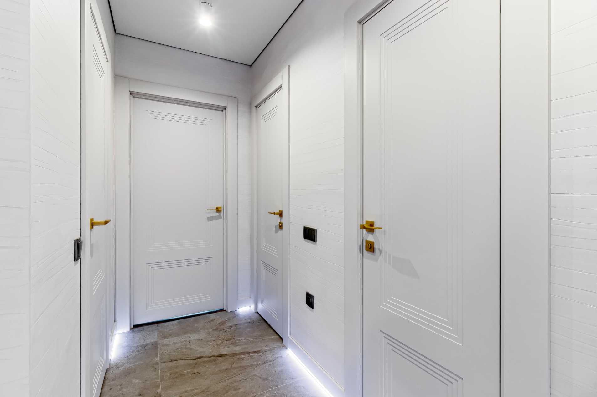 Белые межкомнатные двери из массива с покрытие эмаль