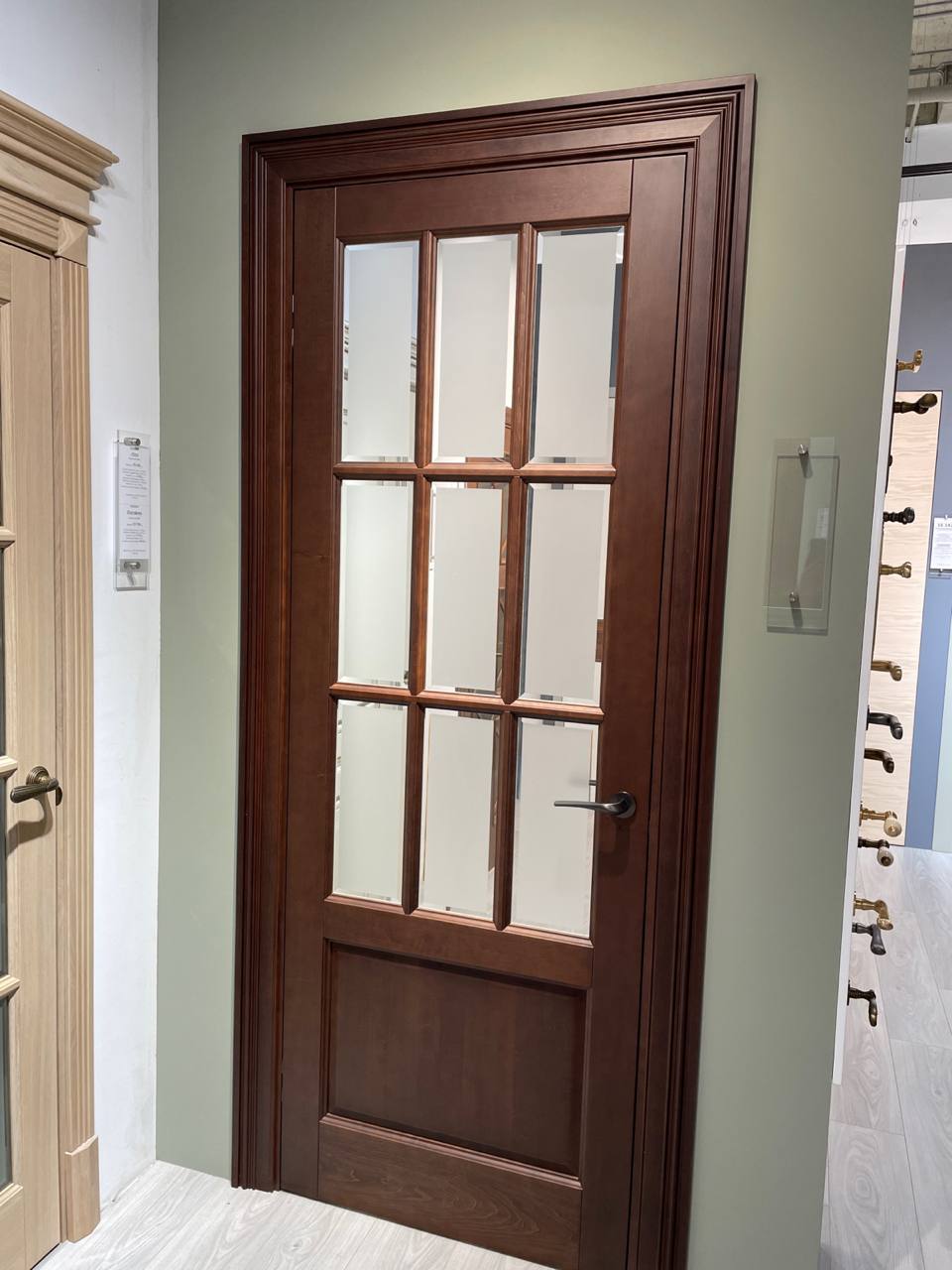 Деревянная межкомнатная дверь цвета венге из Белоруссии